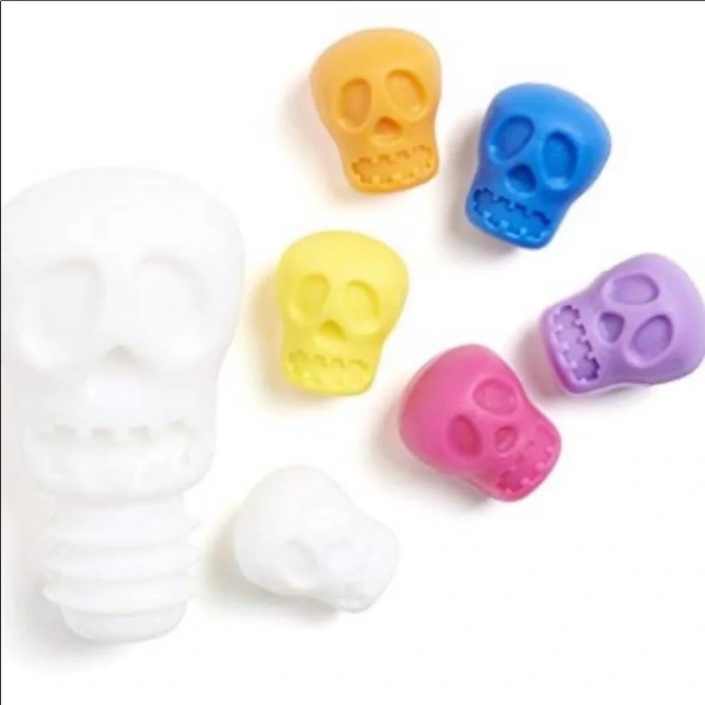 Nod Skull Wine Stopper and Markers Set